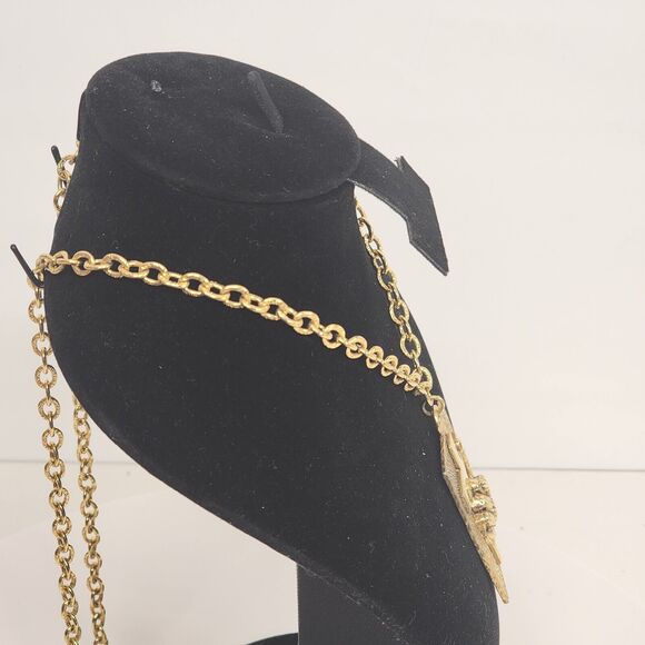 Gold Tone Rectangle 2" x 1.5" Pendant Necklace Cross & Praying Hands 17" Chain - Picture 5 of 7